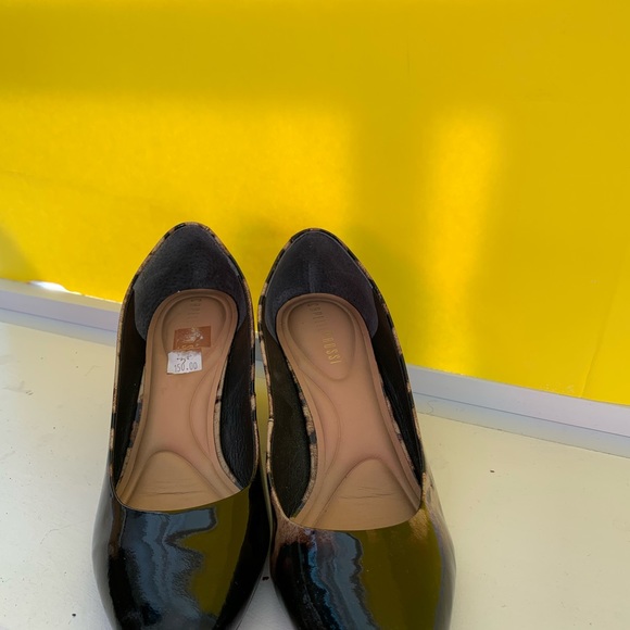 Capelli Rossi leopard print leather low heel closed toe shoe. - Picture 4 of 6